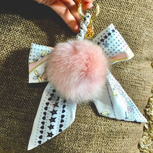 TORY BURCH KEY RING FOX FUR SILKY BOW - Picture 4 of 5